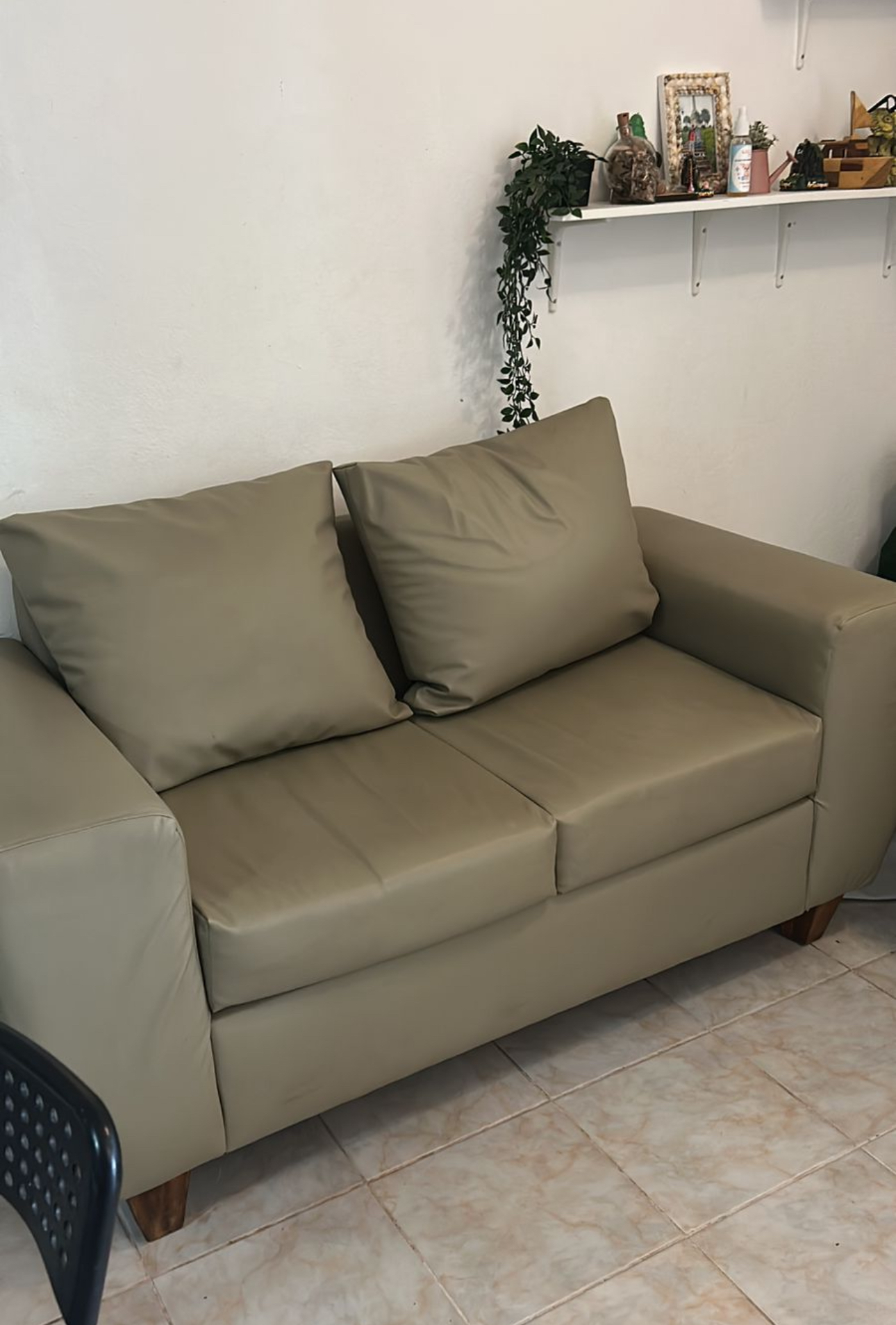 muebles y colchones - MUEBLES EN LEATHER CON MESA