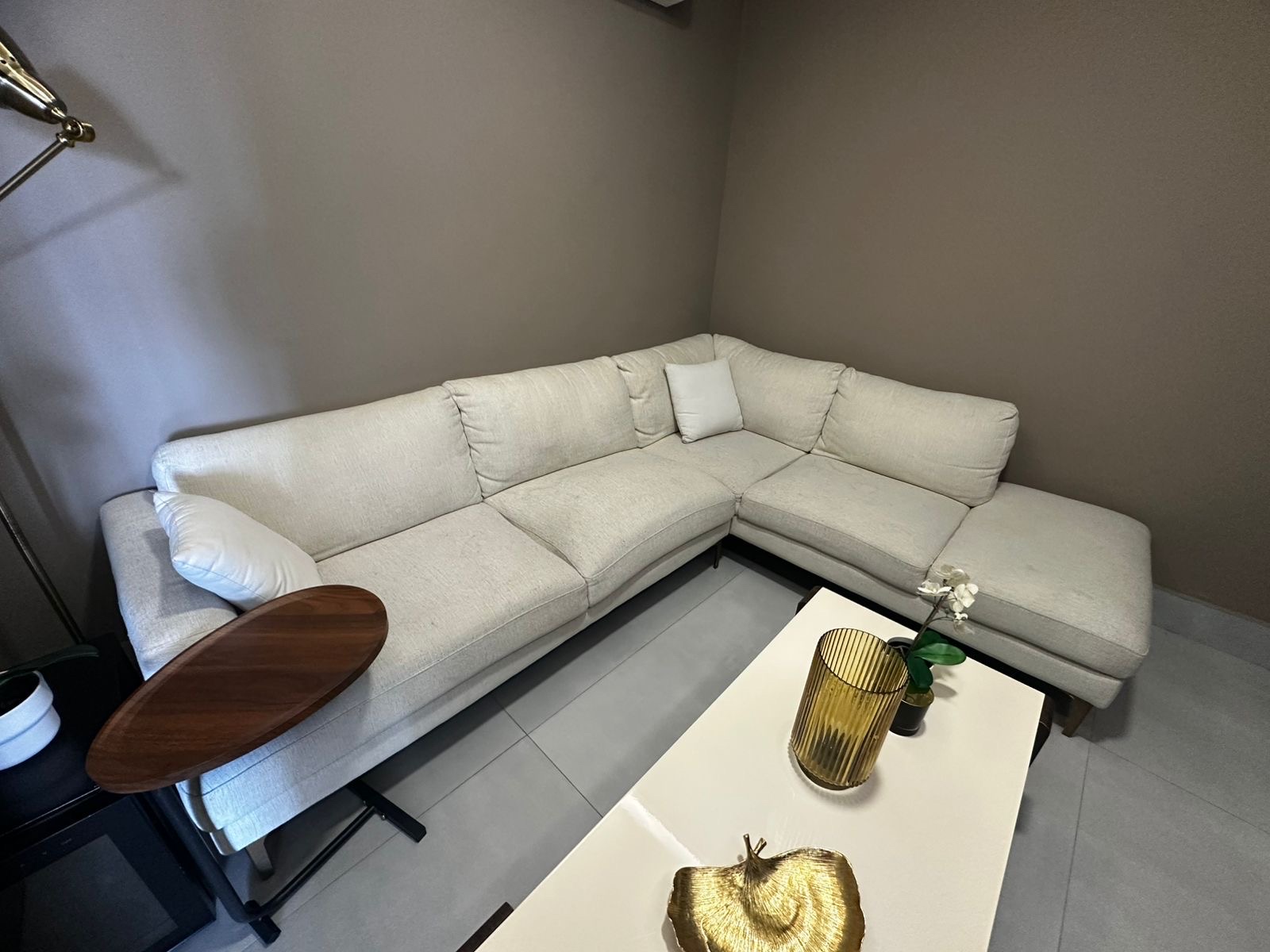 muebles y colchones - Vendo Mueble en L. Beige.  0