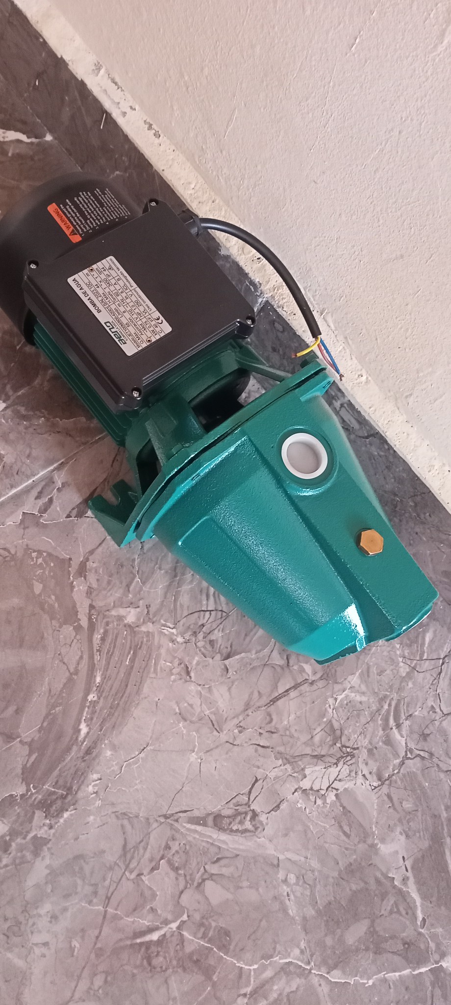 equipos profesionales - Bomba de agua de 1 HP  1