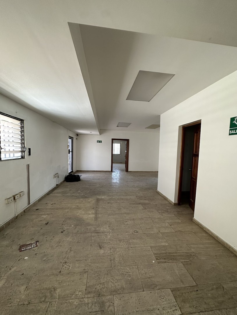 oficinas y locales comerciales - Naco local comercial 148m2 3er piso 1 parqueo 4