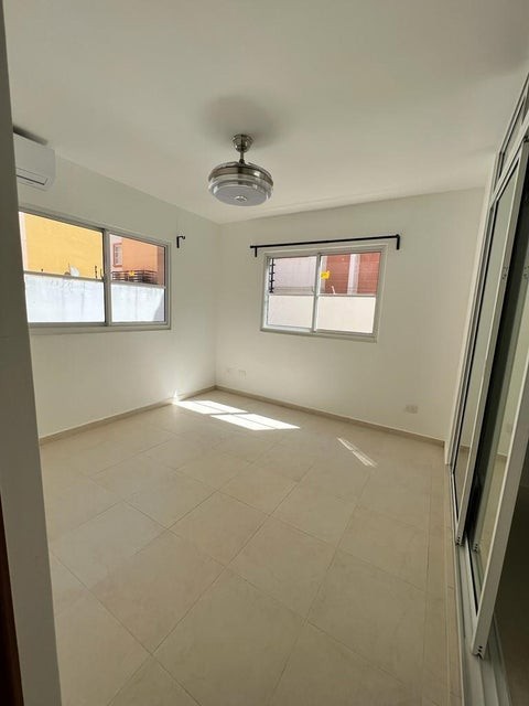 apartamentos - Apartamento en alquiler #24-89 semi amueblado, 2 habitaciones, patio, balcón. 5
