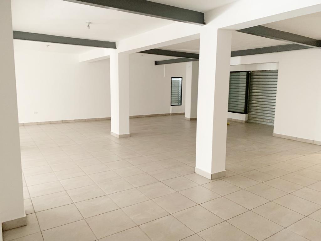 oficinas y locales comerciales - Local esquinero amplio 3