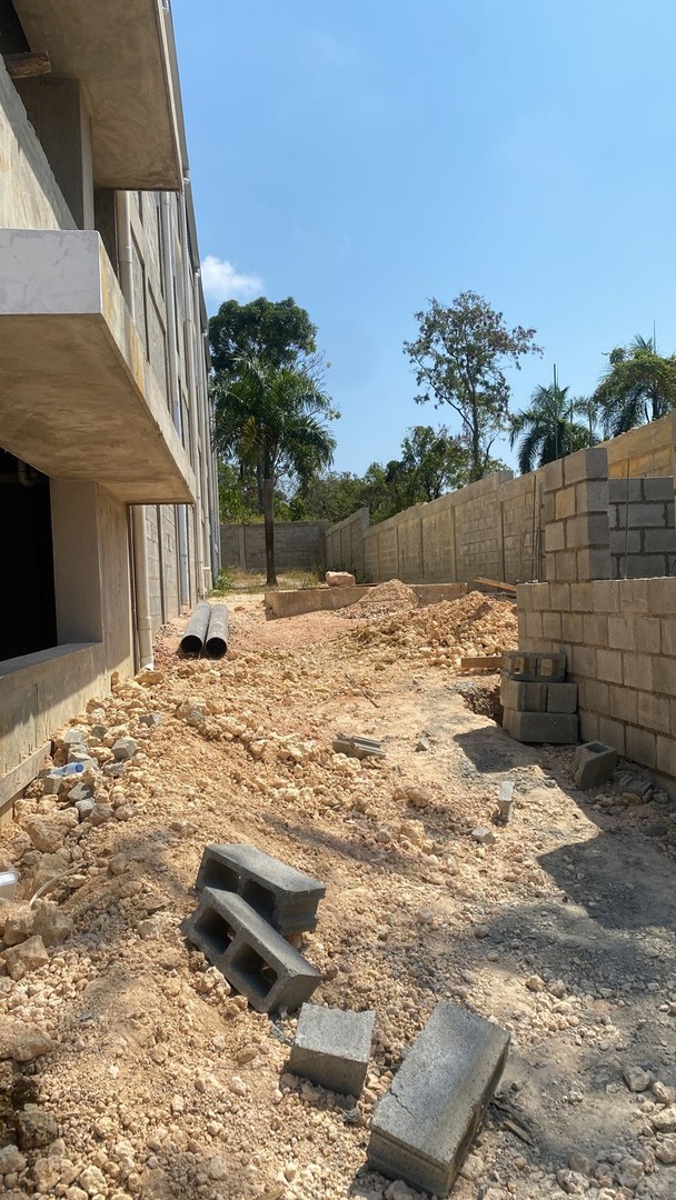 otros inmuebles - Nave con edificación de oficinas en renta en Av. Jacobo Majluta  8