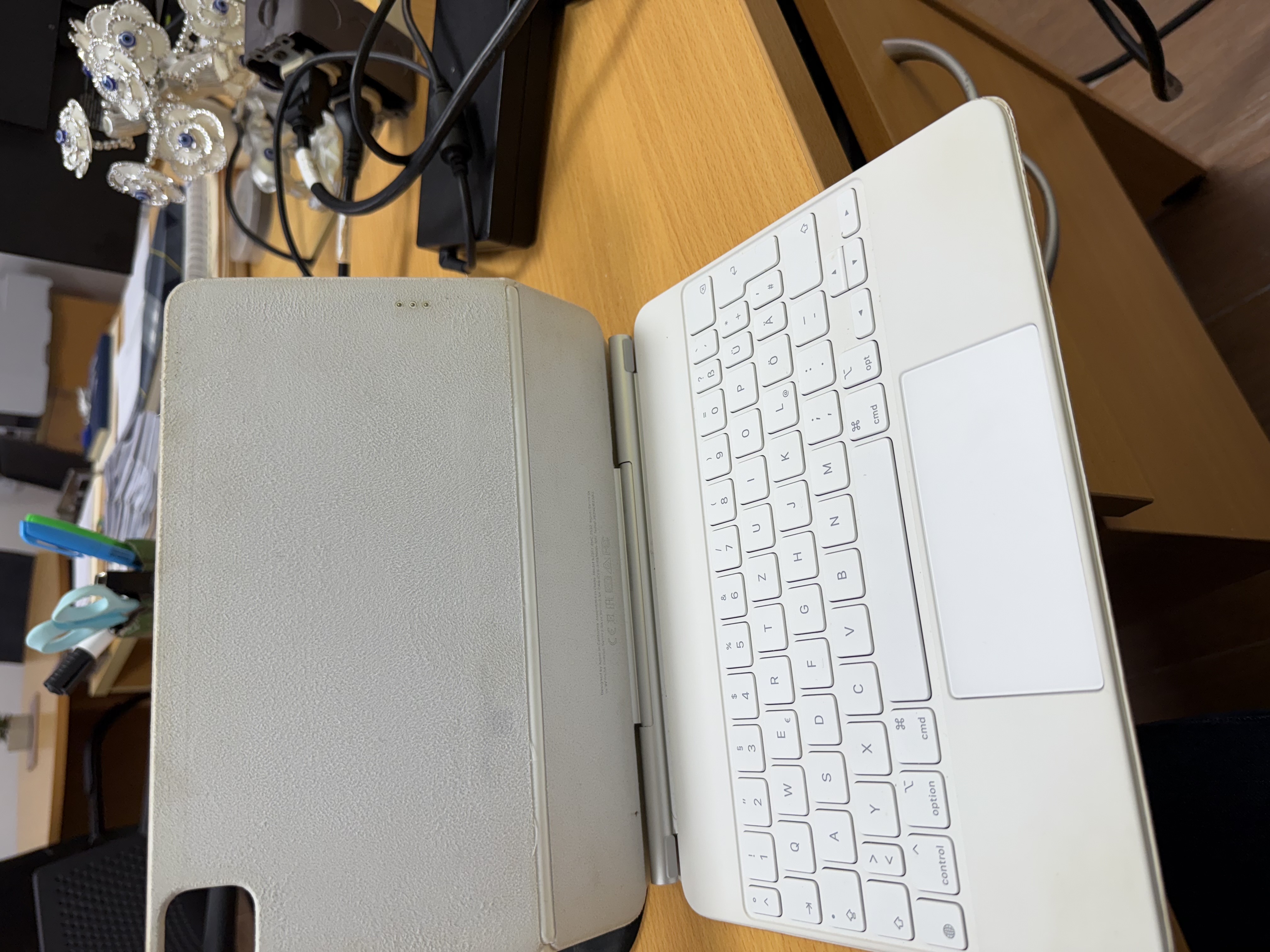 celulares y tabletas - VENDO IPAD AIR 5ta generación + teclado OEM!! 2