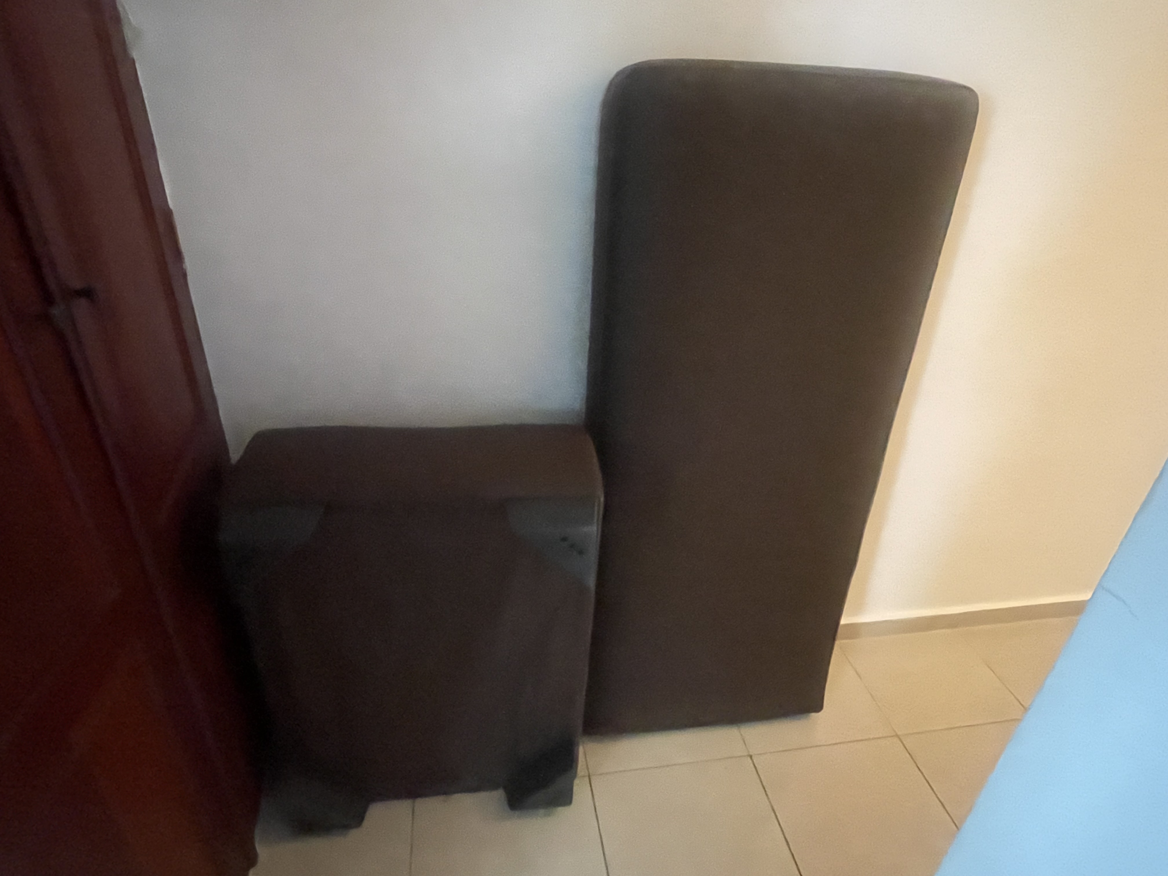 muebles y colchones - Se vende mueble en L cuero sintético  3