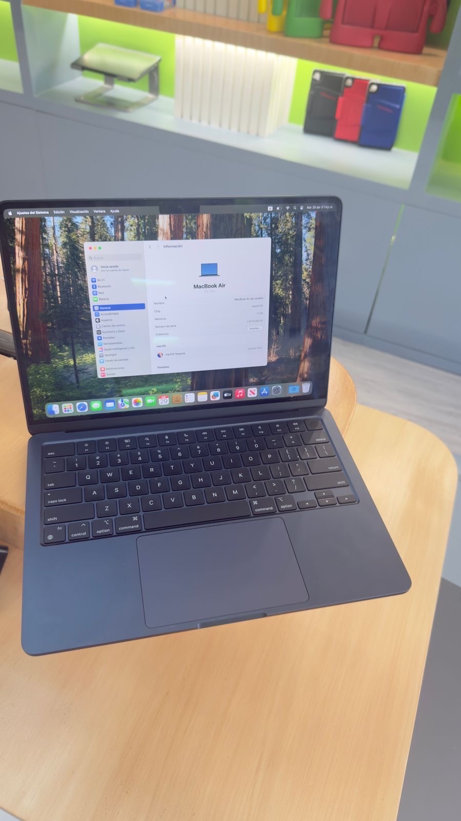 computadoras y laptops - MacBook Air m2 2022 8Gb de RAM 256Gb 68 ciclos de bateria  4