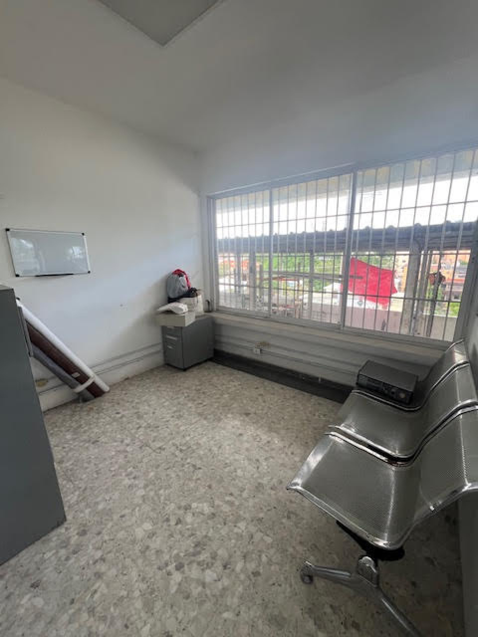 oficinas y locales comerciales - Alquiler Local Comercial en ALTOS DE ARROYO HONDO 3