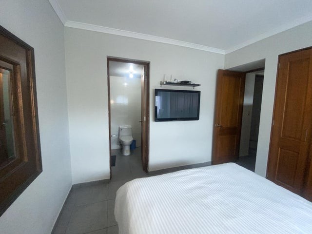apartamentos - Apartamento en alquiler Naco #24-1985 un dormitorio, amueblado, cocina con desay 3