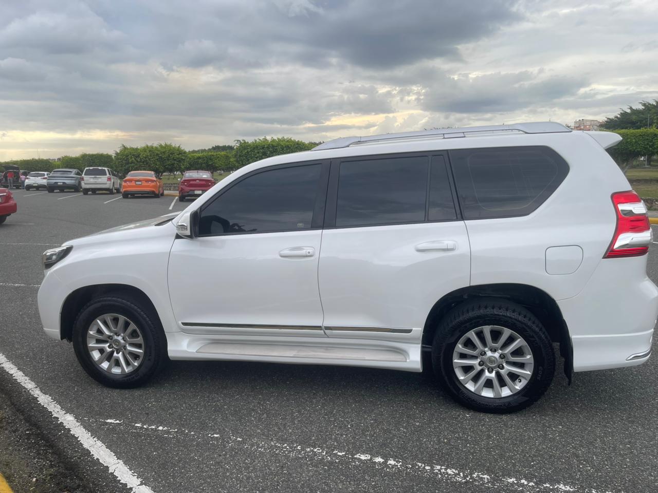 jeepetas y camionetas - 🚙 ¡EN VENTA! Toyota Land Cruiser Prado VXL 2016 1