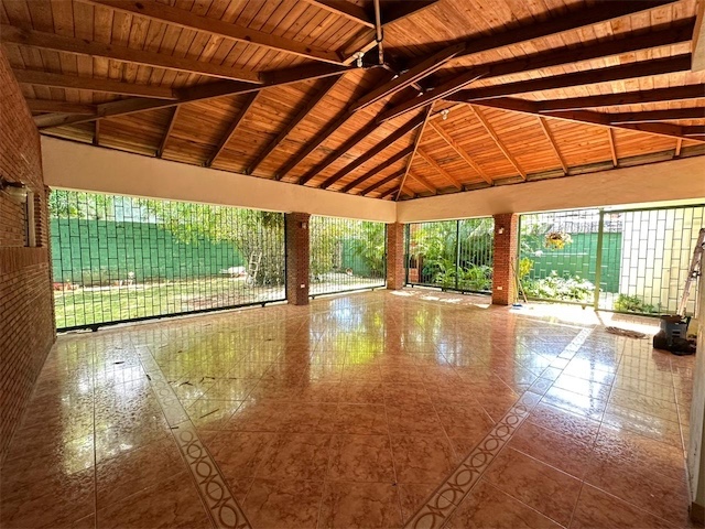 oficinas y locales comerciales - Amplia propiedad en el millon comercial  6