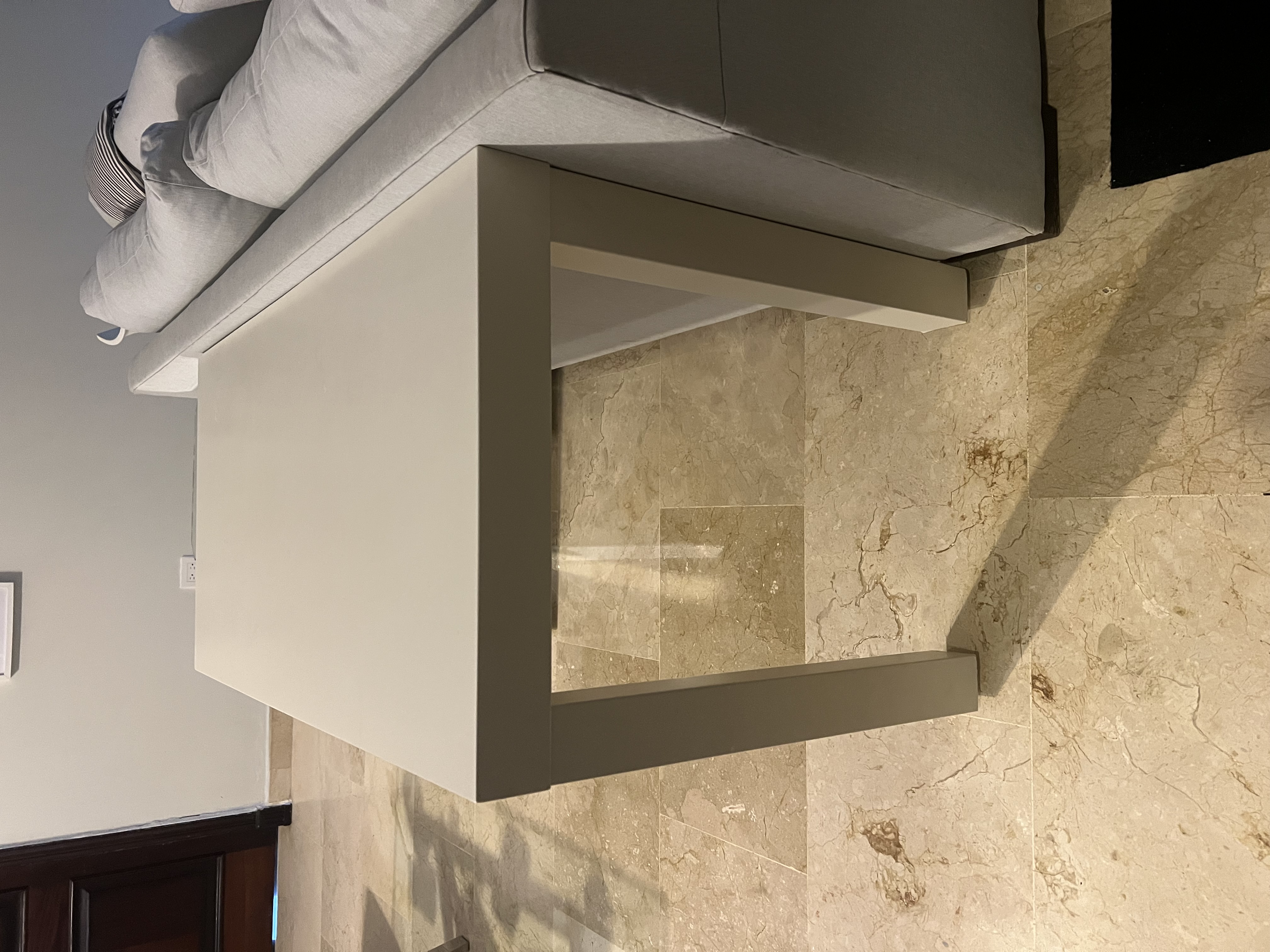 muebles y colchones - Escritorio blanco como nuevo 2