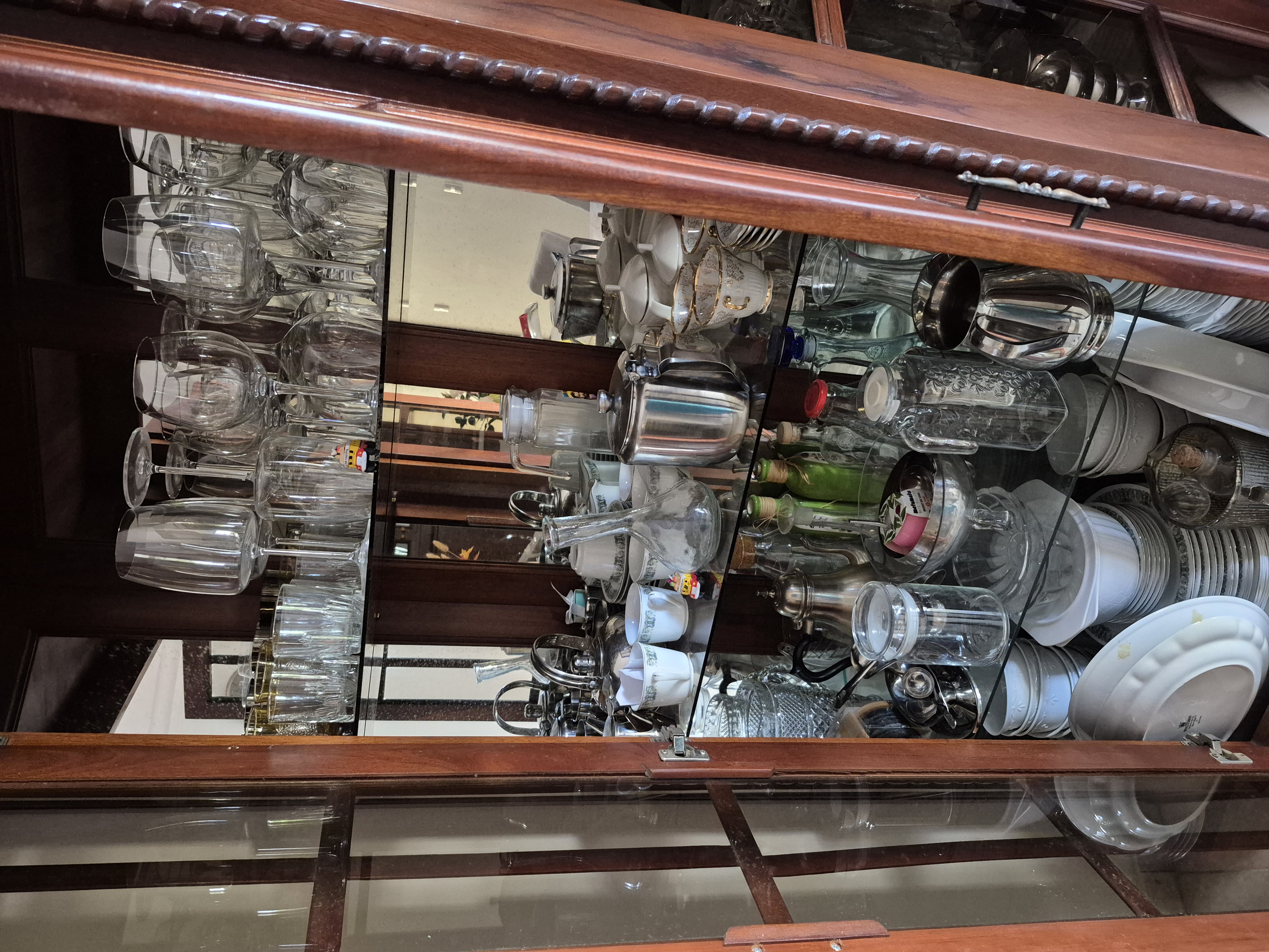 muebles y colchones - Esquinero vitrina de caoba