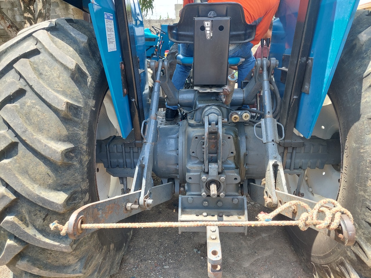 otros vehiculos - EN VENTA: Tractor New Holland 6610 4x4 con Rastra  1