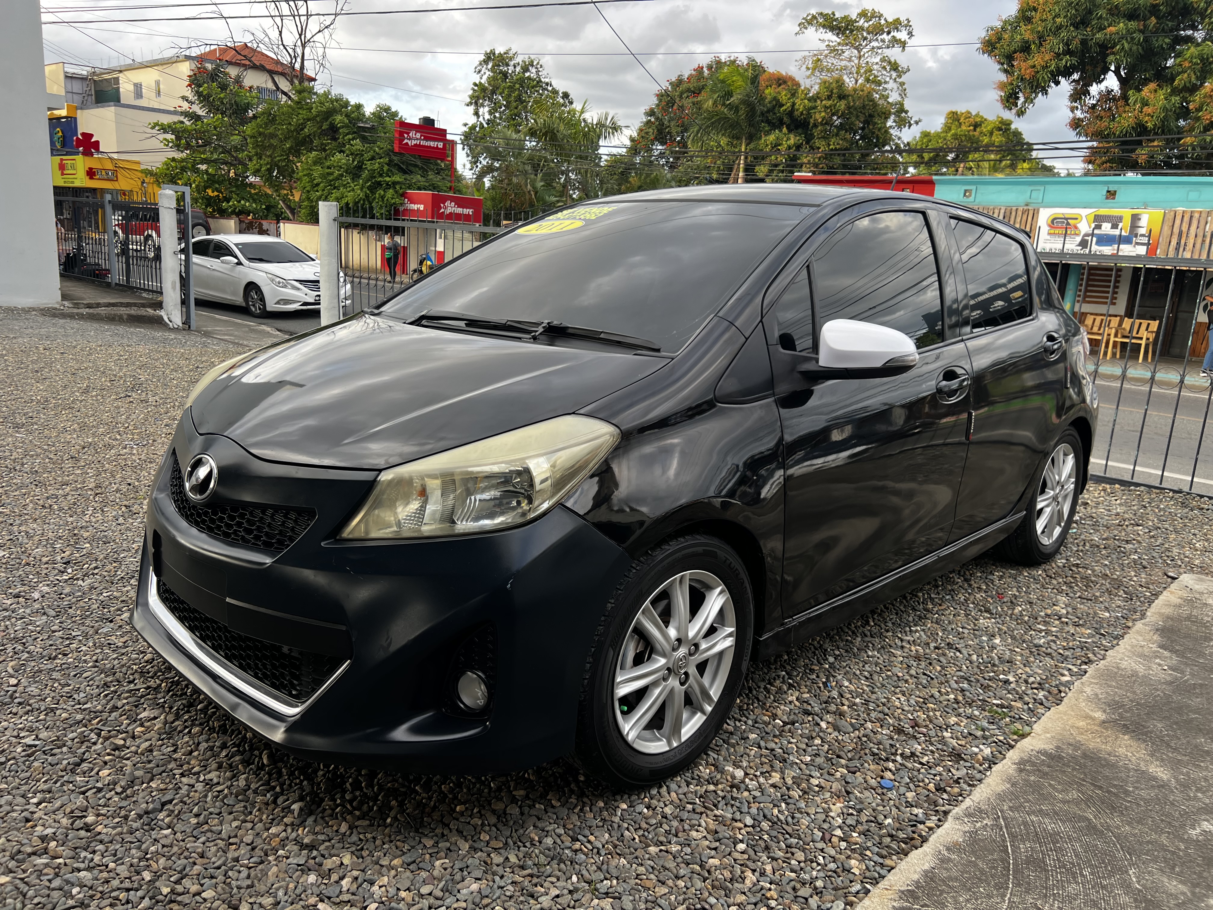 carros - Toyota Vitz 2011 Full RS Yaris Fit logo march mira 2