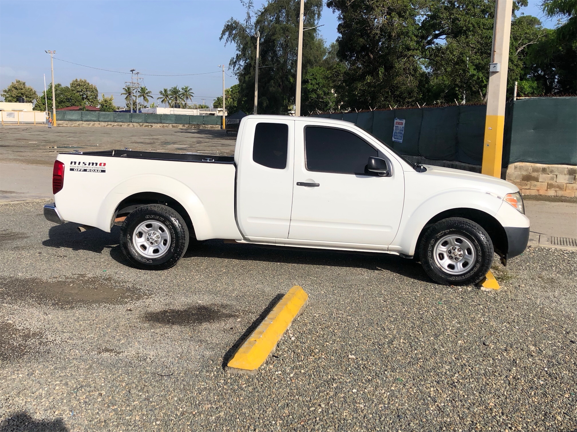 jeepetas y camionetas - Camioneta Nissan frontier 2015 6