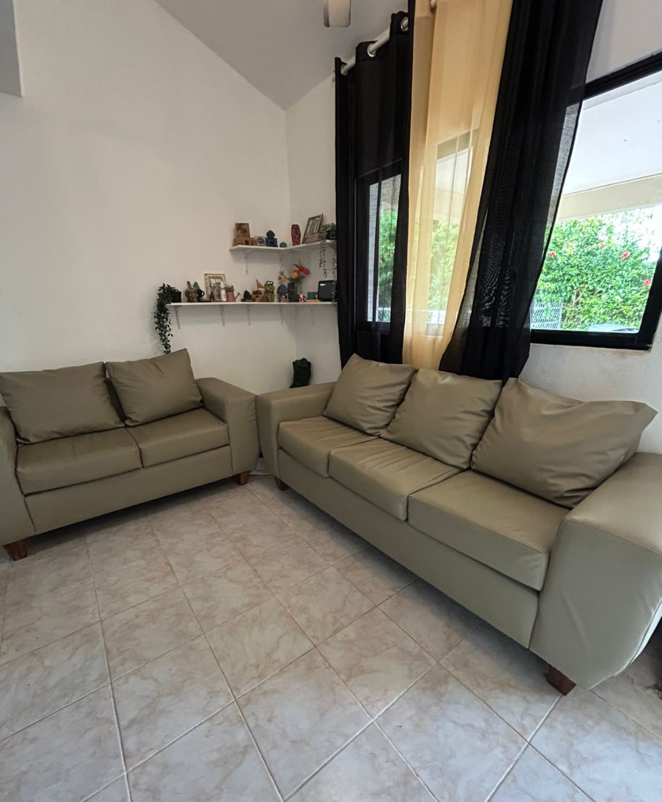muebles y colchones - MUEBLES EN LEATHER CON MESA 1
