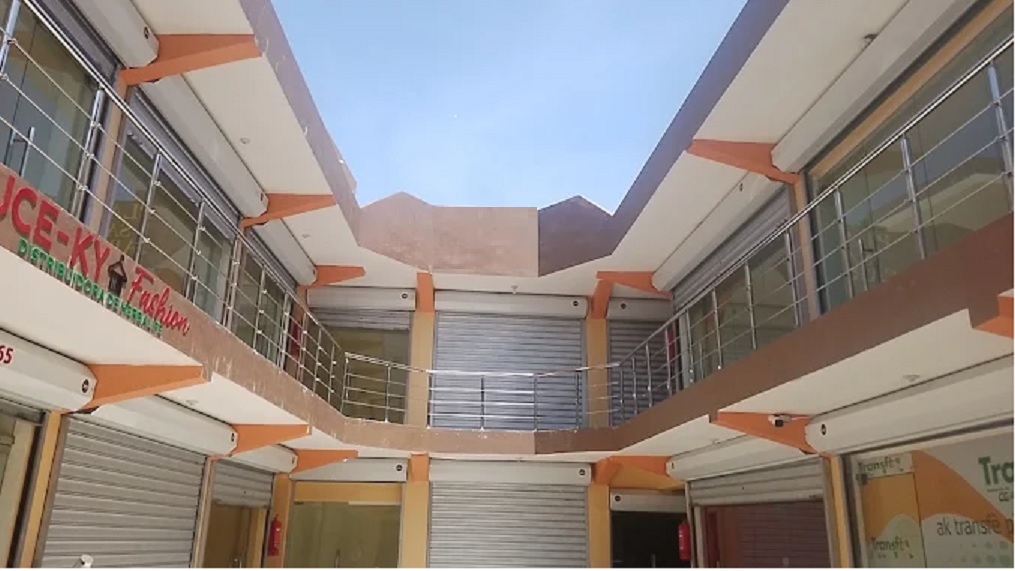 otros inmuebles - Plaza Comercial en san Carlos con 22 locales 