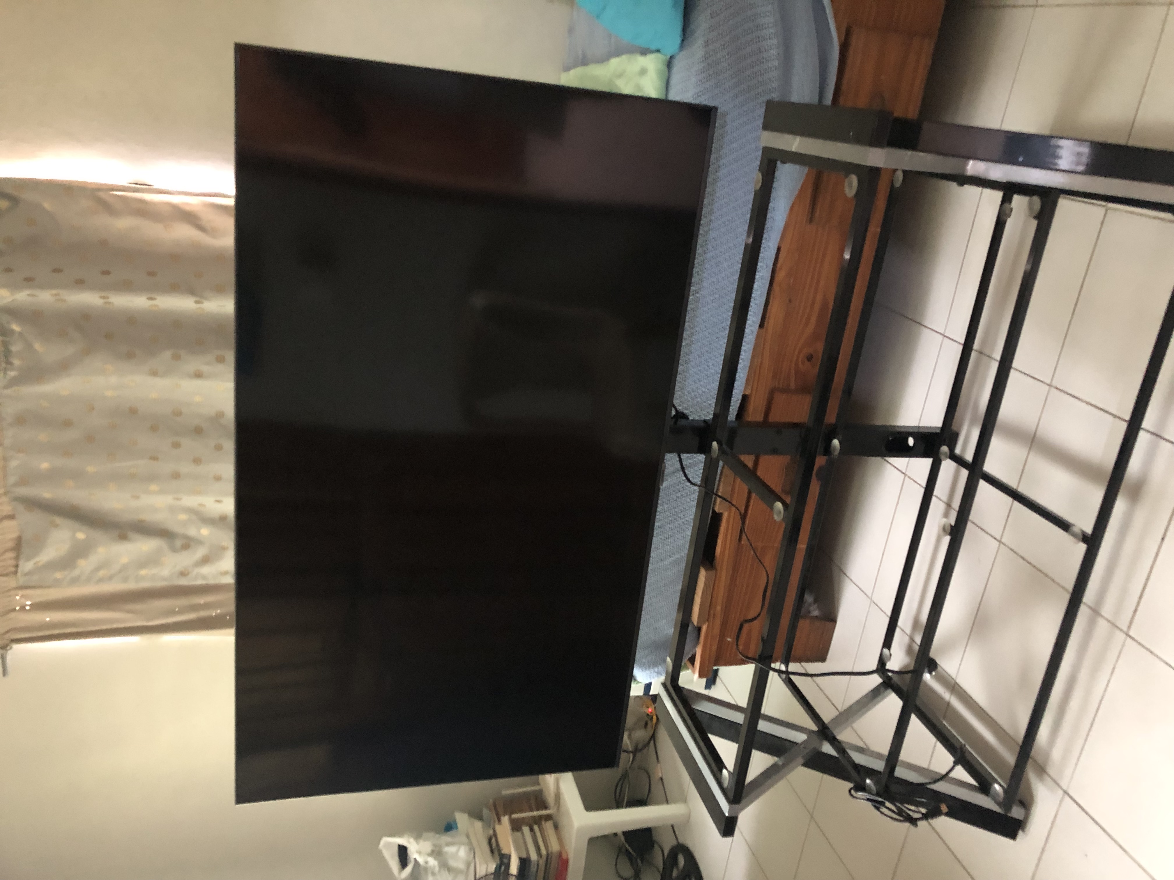 tv - Samsung modelo UN55TV6900P, 55 Pulg,mesa con topes 2