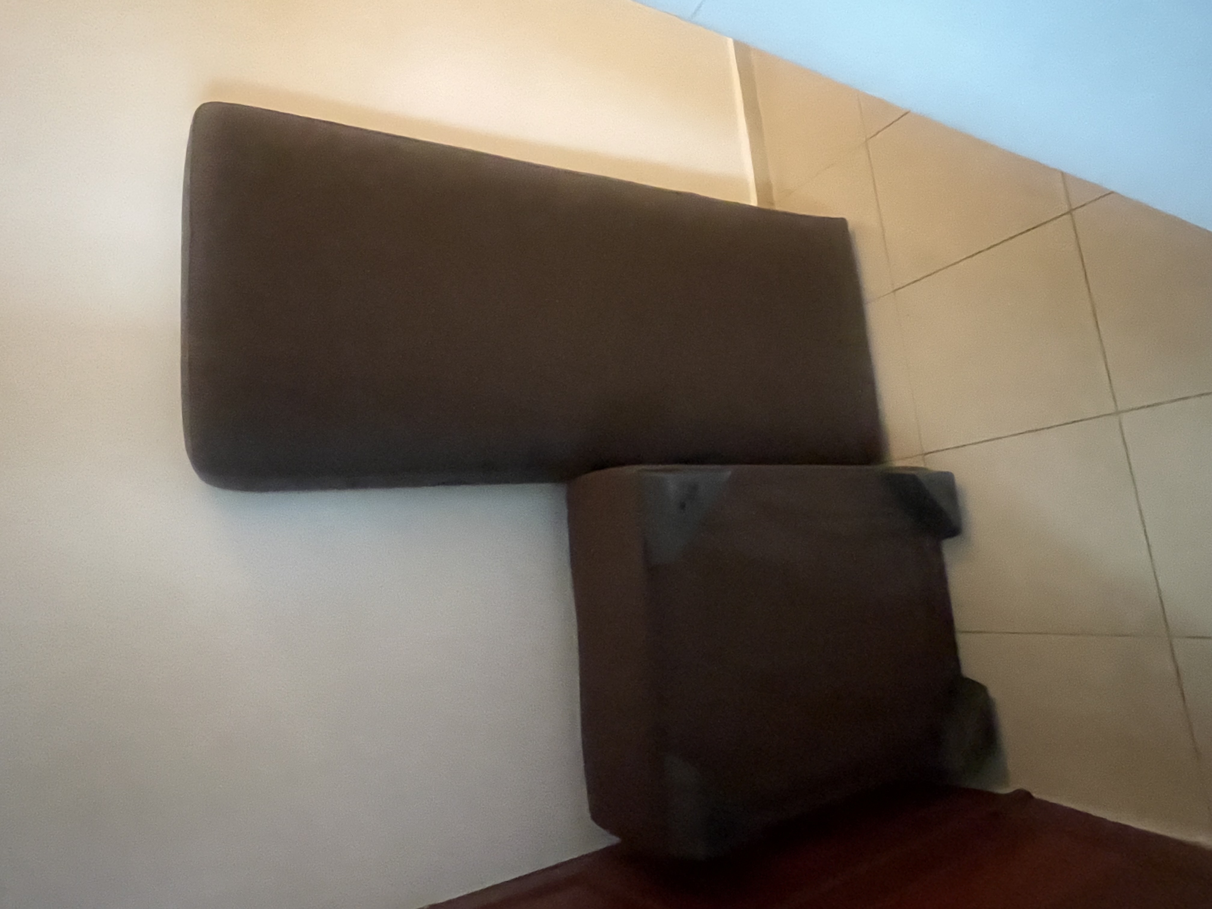 muebles y colchones - Se vende mueble en L cuero sintético  4
