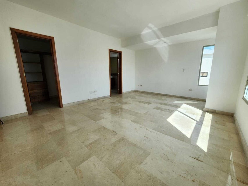 apartamentos - Apartamento en alquiler #24-1068 Evaristo Morales, balcón, piscina, gimnasio. 5