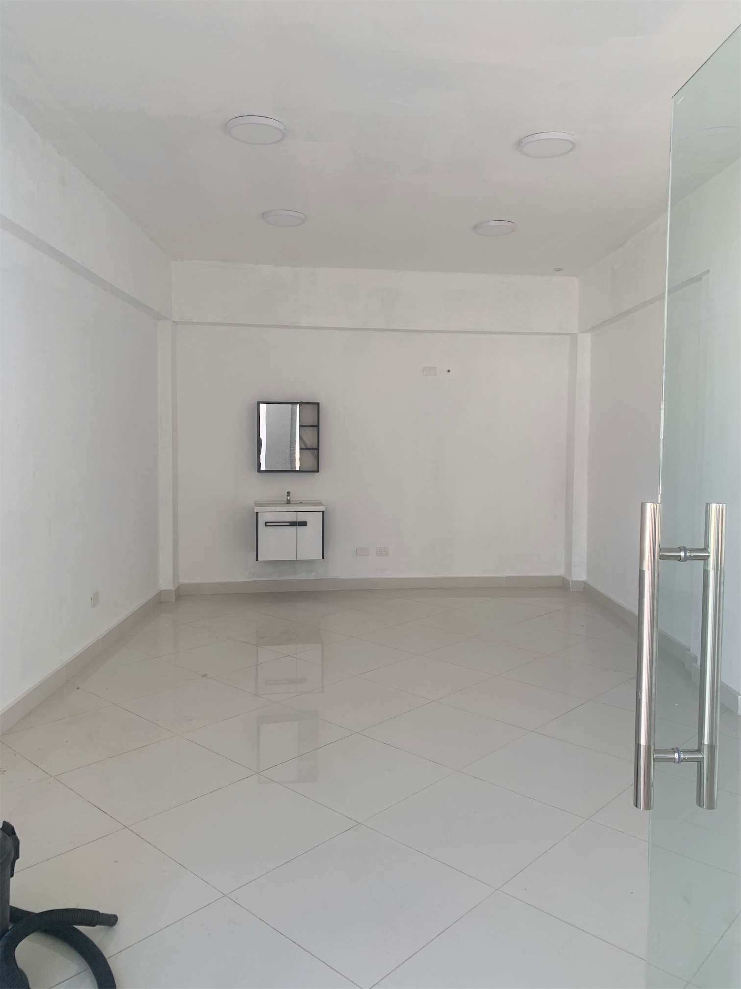 oficinas y locales comerciales - Local en bella vista  2