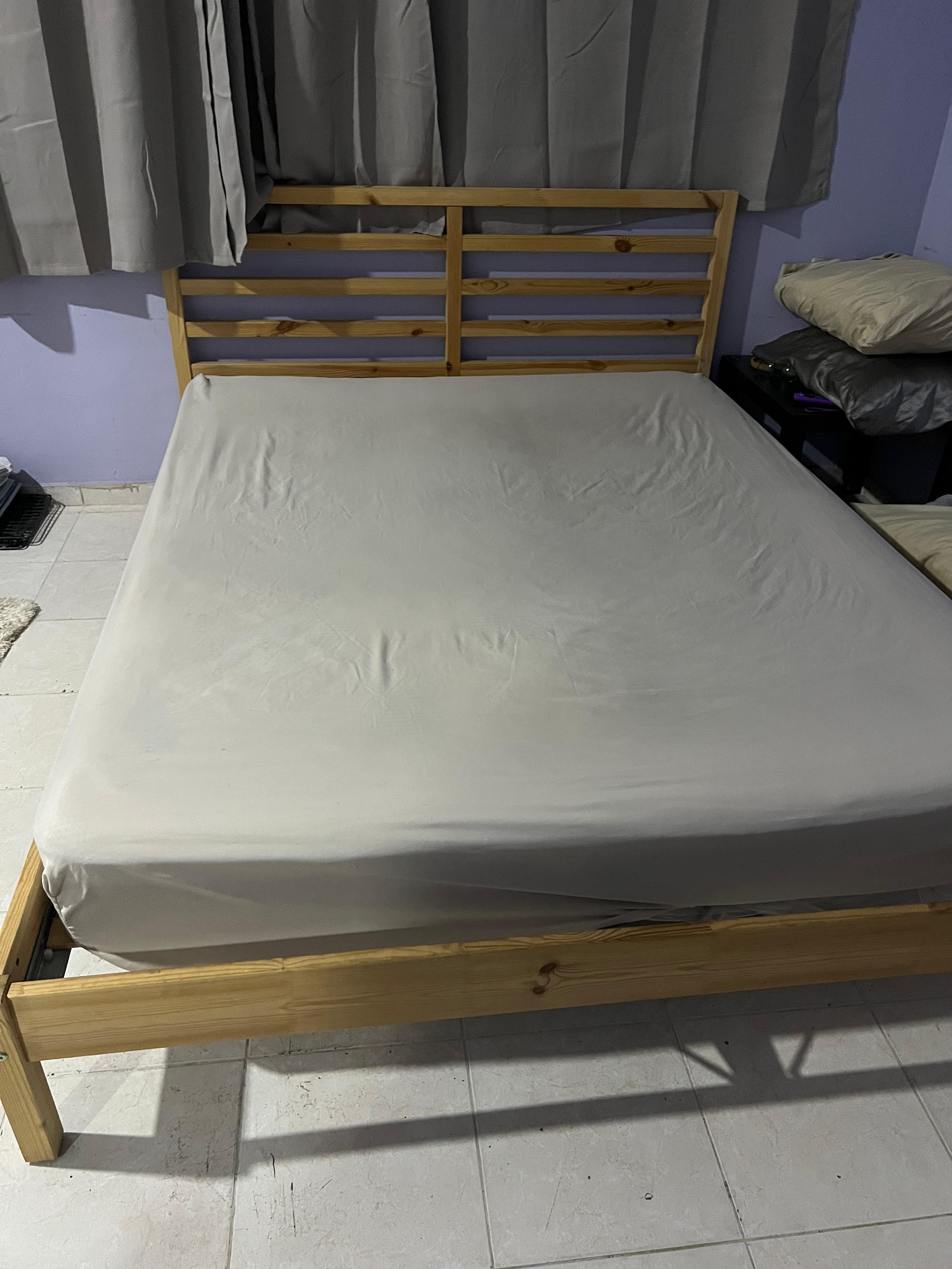 muebles y colchones - Cama queen Ikea con colchón