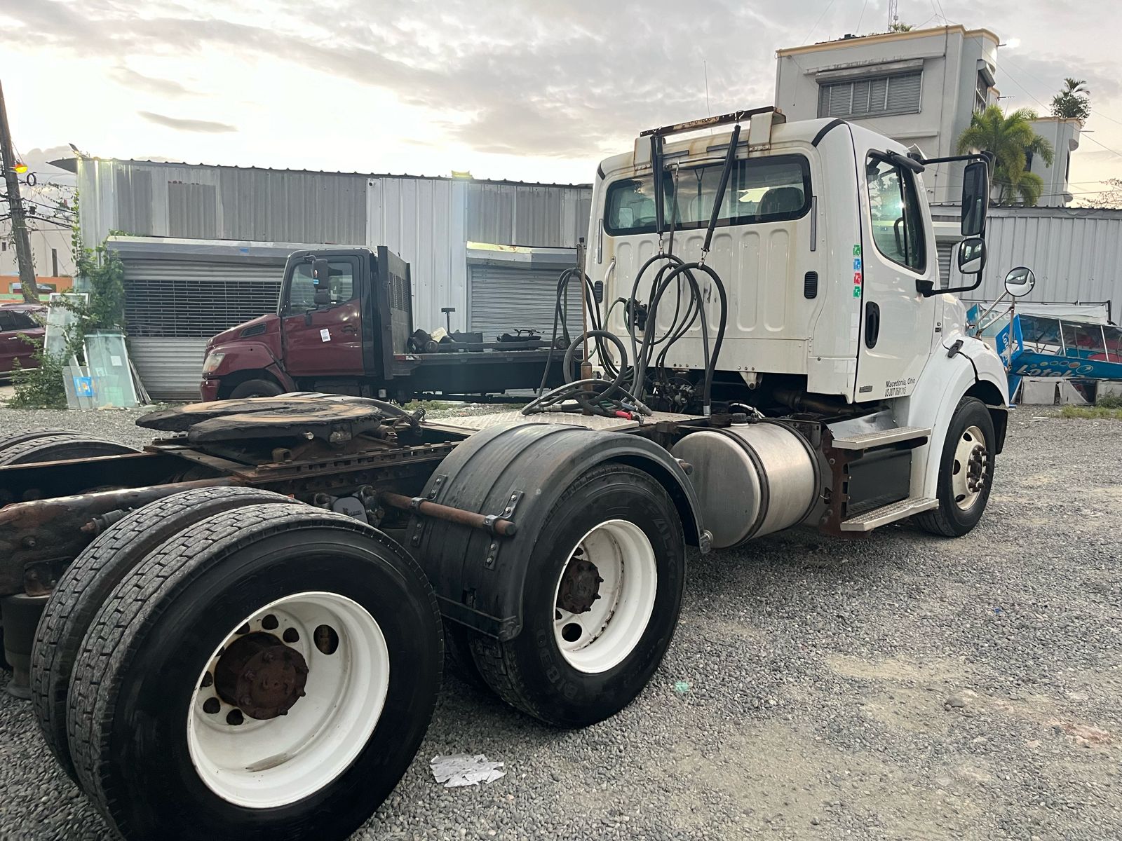 camiones y vehiculos pesados - Camión Cabezote FREIGHTLINER M2 1