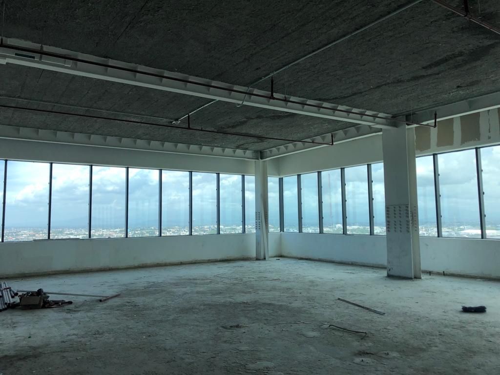 oficinas y locales comerciales - Oficina en torre corporativa de 213m2 7 parqueos Piantini 0