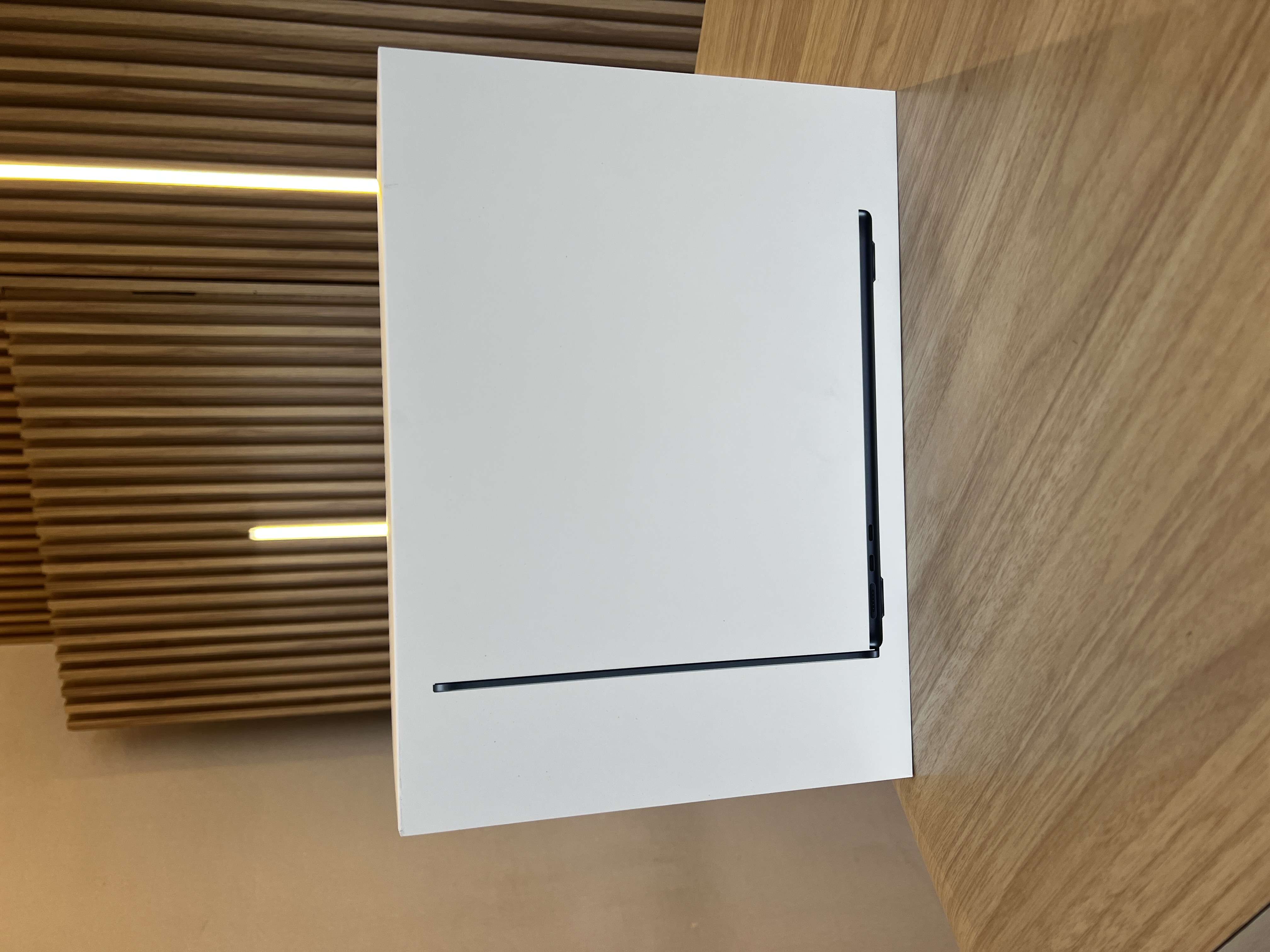 computadoras y laptops - MACBOOK AIR 13'' M4 16GB RAM 256GB SSD SELLADA 1