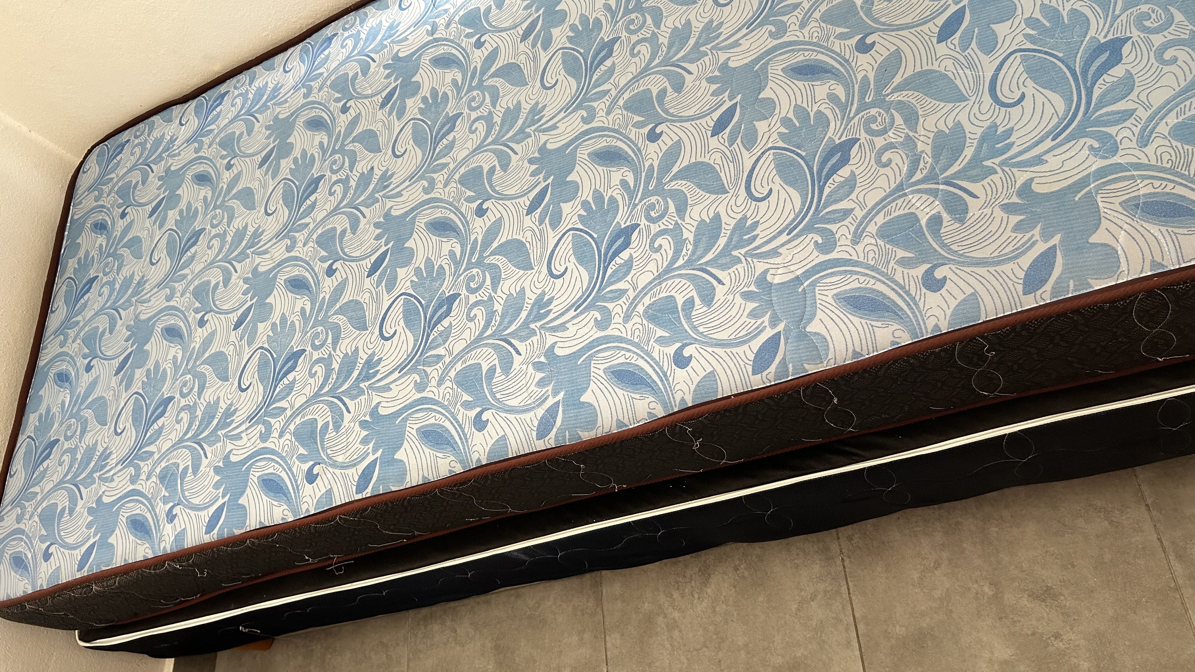 muebles y colchones - Colchón en excelente estado – ¡Como nuevo y a buen 0