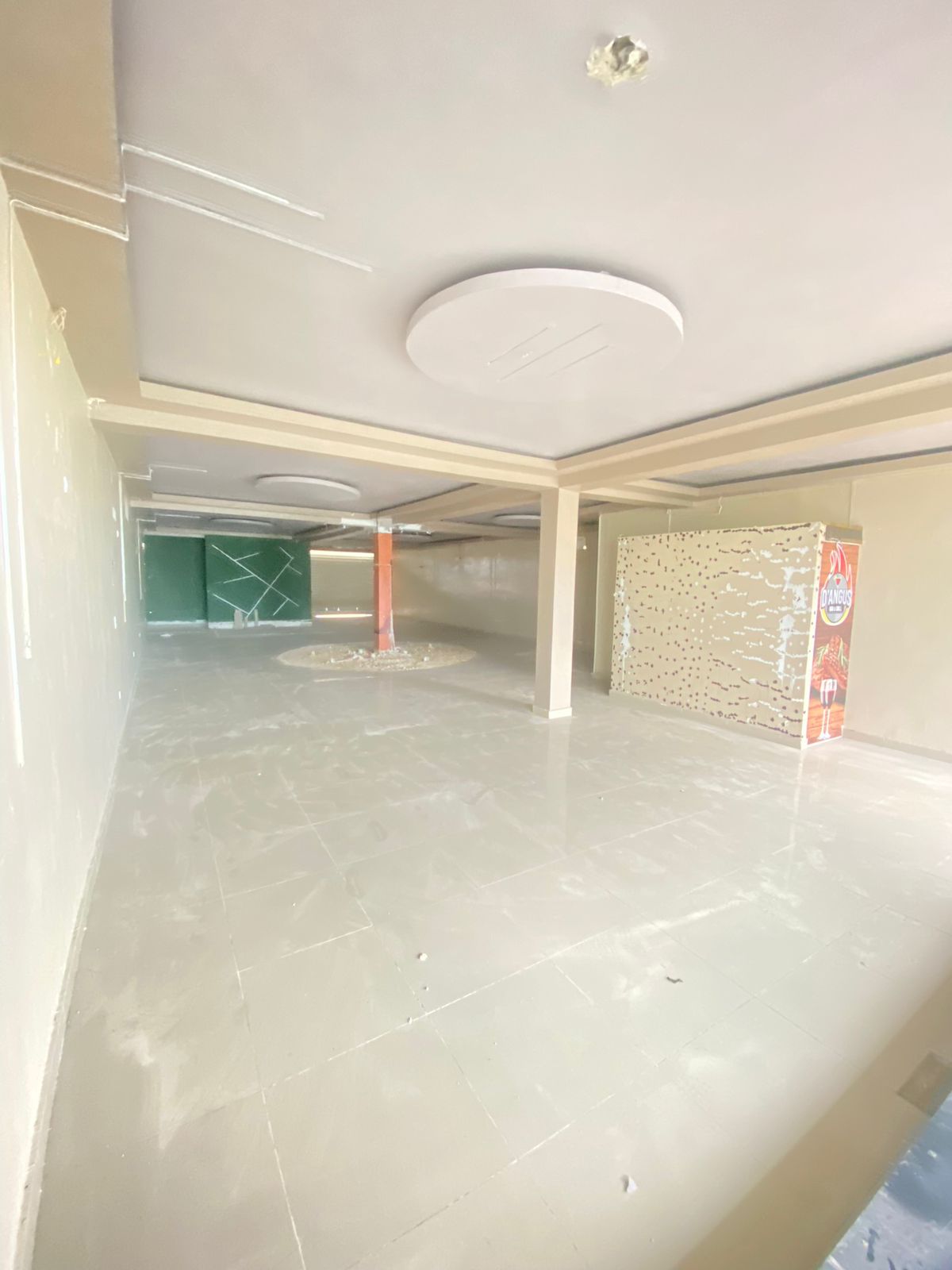 oficinas y locales comerciales - Local comercial en alquiler, Av. Charles de Gaulle 6