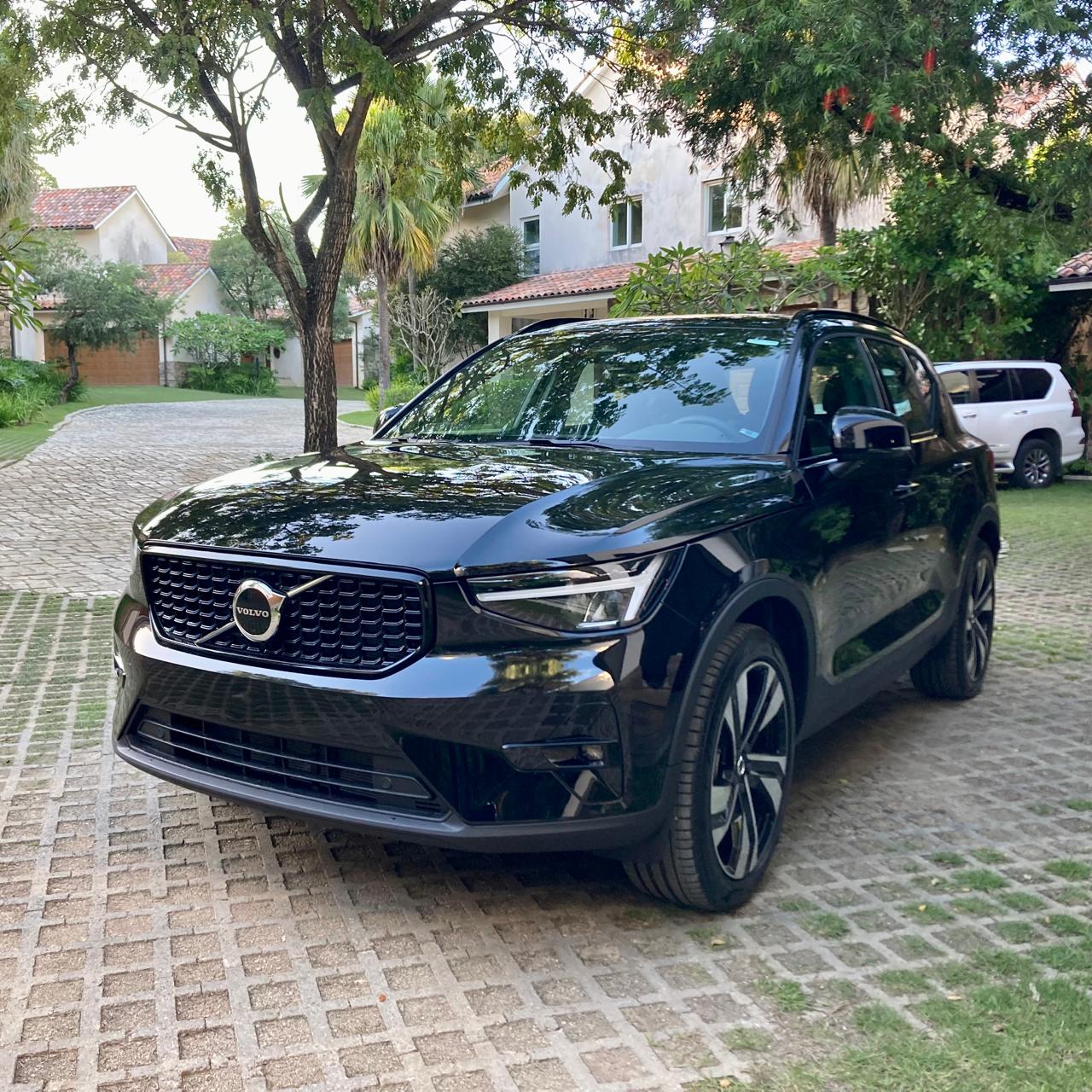 jeepetas y camionetas - VOLVO XC40 B5 ULTIMATE DARK AWD 2023 0