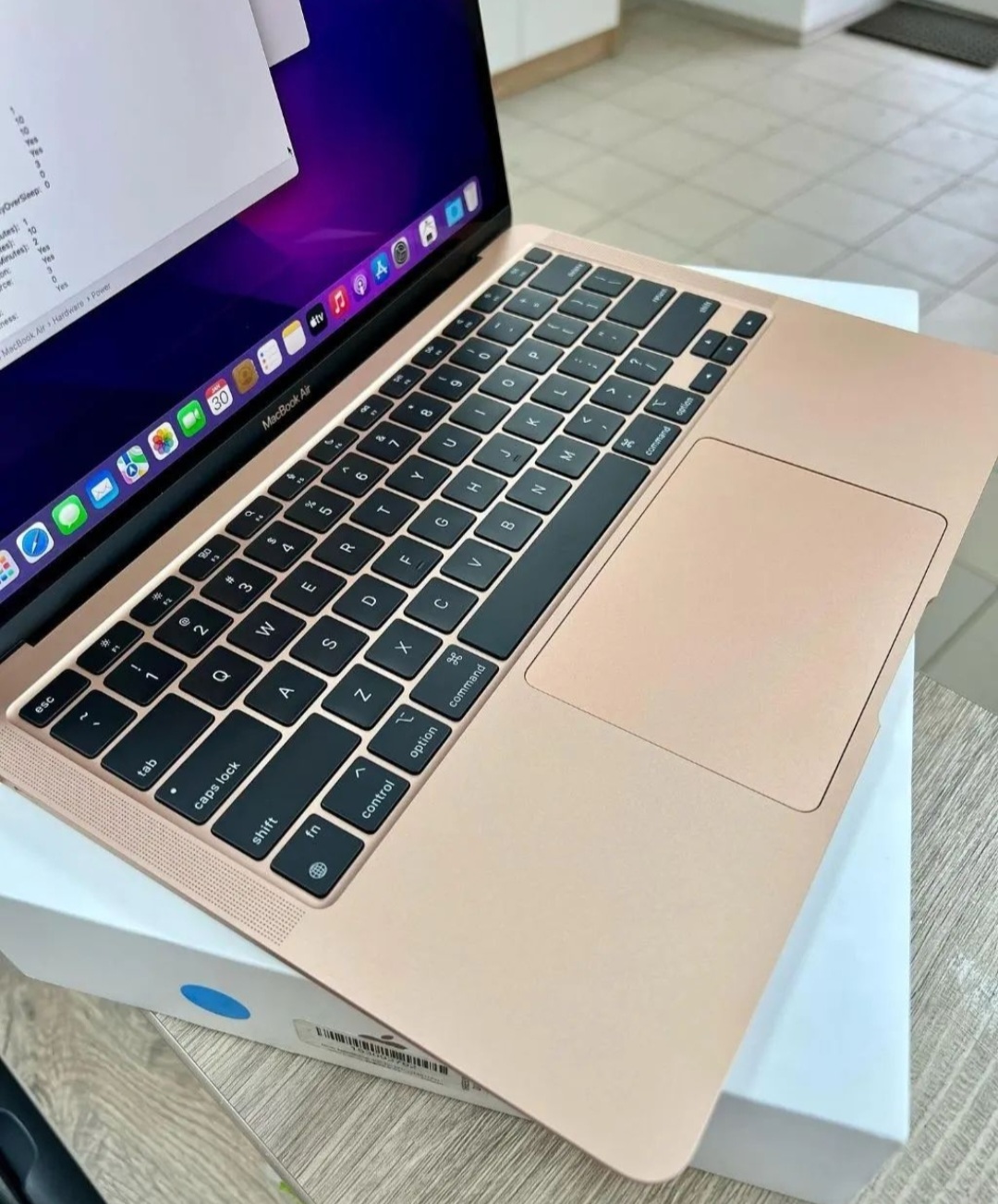 computadoras y laptops - Laptop Apple MacBook Air 2020, 13.3" M1, 8GB RAM, 256GB SSD, Rose Gold, Nueva 4