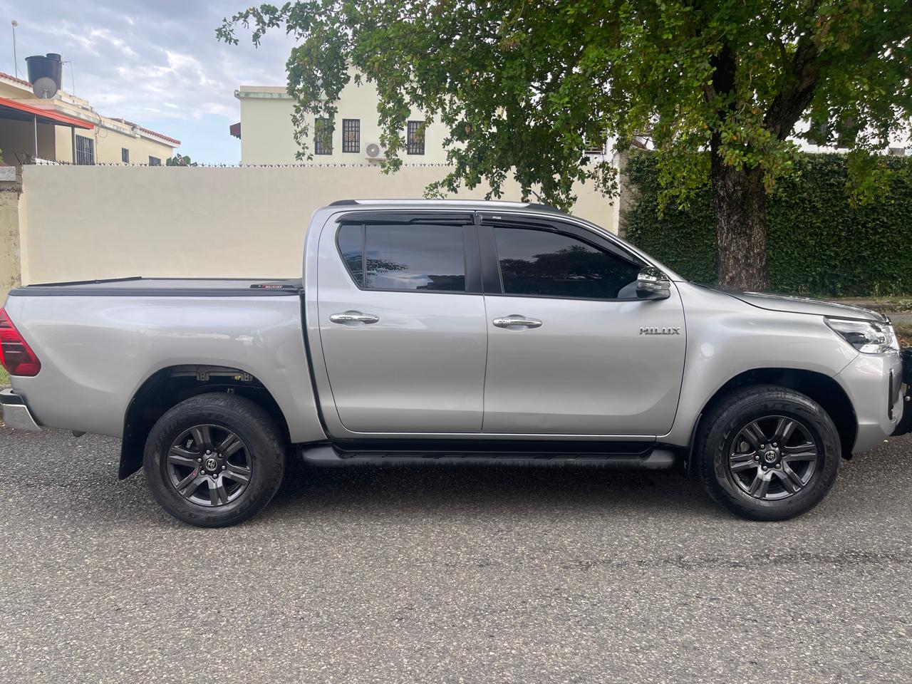 camiones y vehiculos pesados - VENDO HILUX LIMITED 2023 2
