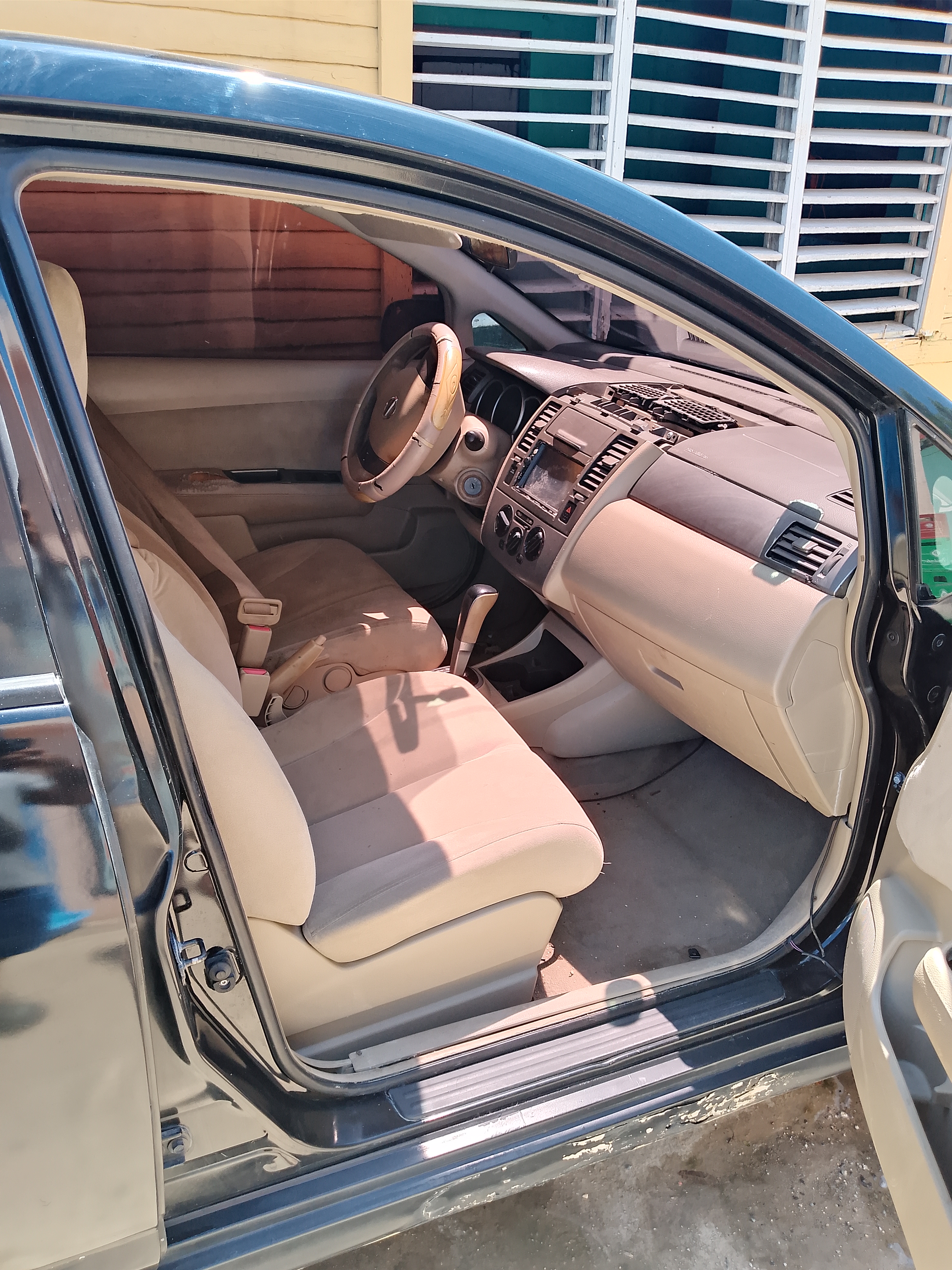 carros - Nissan versa 2009 3