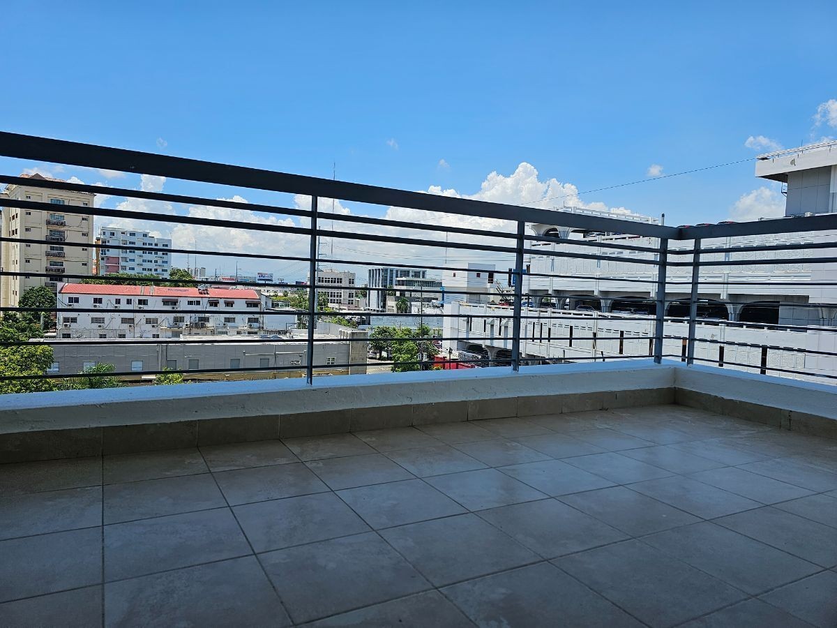 apartamentos - Se vende y se alquila  apartamento en el Naco 
 4