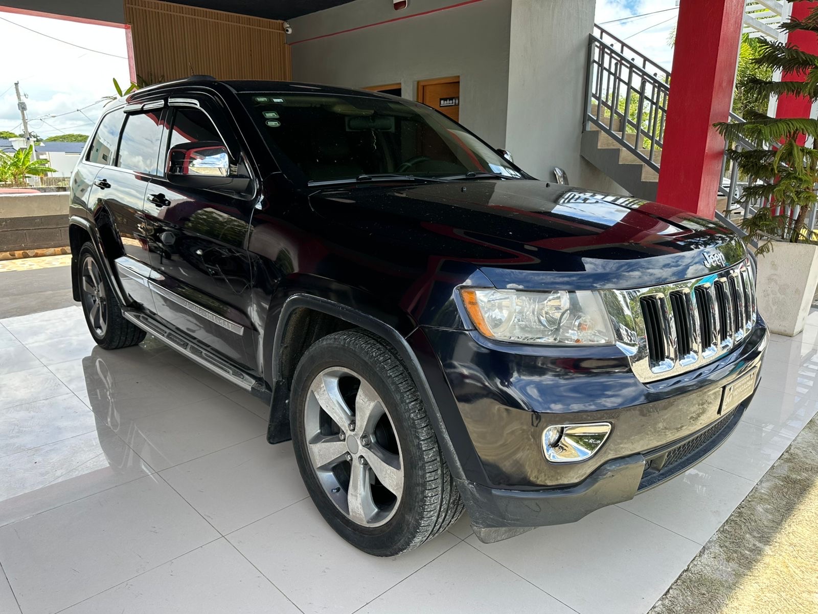 jeepetas y camionetas - JEEP GRAND CHEROKEE LAREDO 2011 0