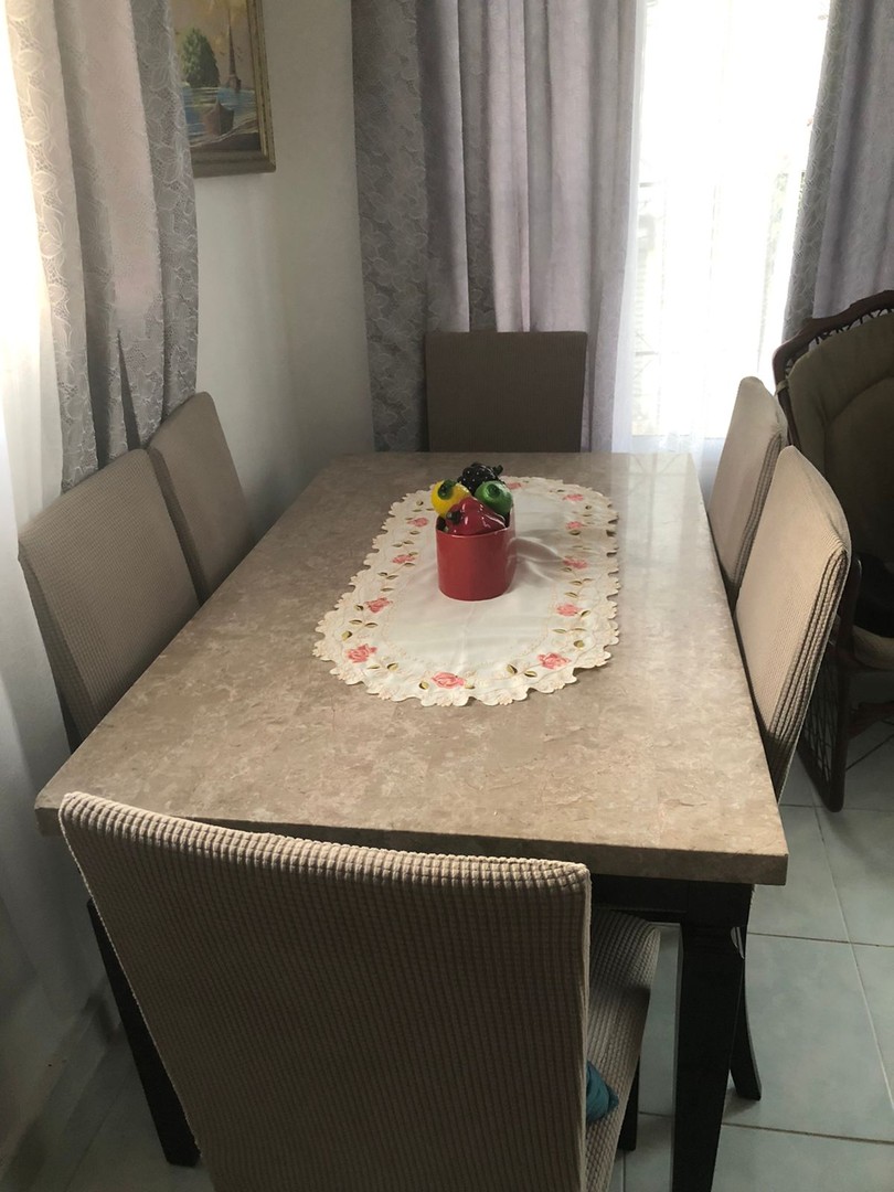 muebles y colchones - VENDO JUEGO DE COMEDOR, MADERA DURA DE INGLATERRA, TOPE REVESTIDO DE MARMOL. 1