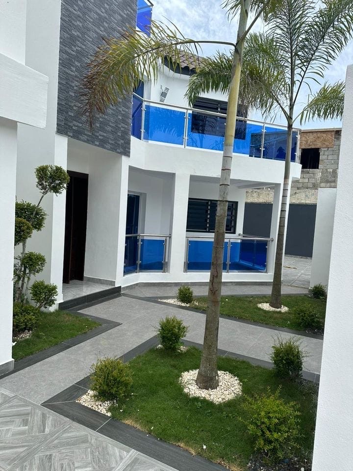 casas - venta de Mansión en la autopista de san Isidro con 4 habitaciones y 355mts  8