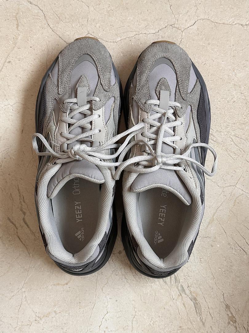 zapatos para hombre - Adidas Yeezy Boost 700 V2 Tephra | Como Nuevos  2