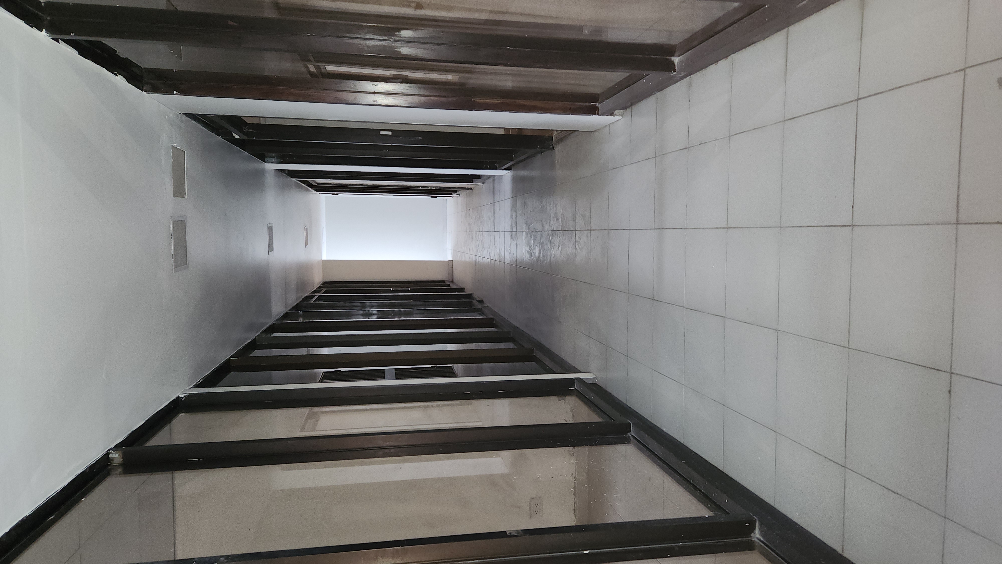 oficinas y locales comerciales - SE ALQUILA LOCAL EN AV 27 DE FEBRERO  5