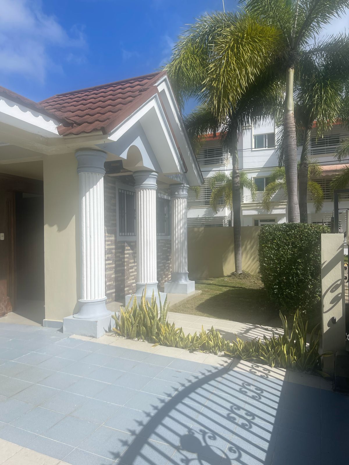 casas - CASA EN VENTA EN LOS RIELES DE GURABO. 4