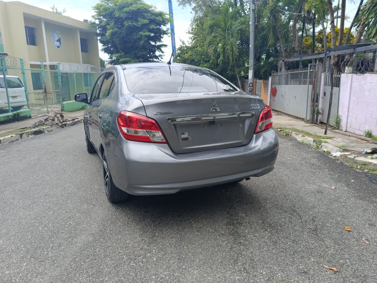 carros - Vendo Carro Mitsubishi Mirage 2017 2