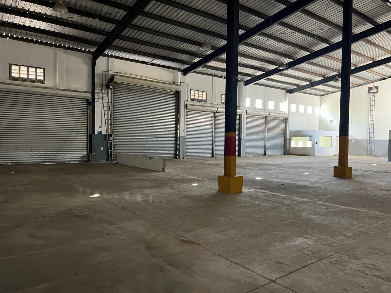 oficinas y locales comerciales - Se renta amplia nave en Av 27 de febrero 7