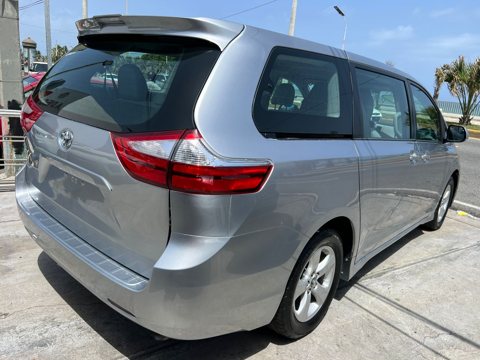 jeepetas y camionetas - Toyota Sienna 2018 5