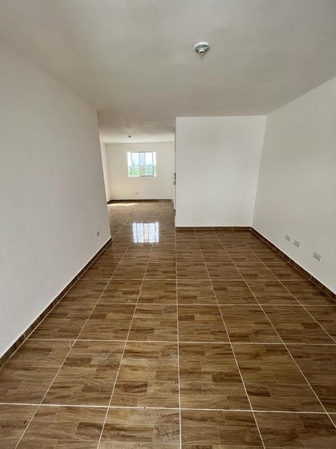 apartamentos - Apartamento en venta #24-460 de 3 habitaciones, 2 puestos, 2 baños completos. 2