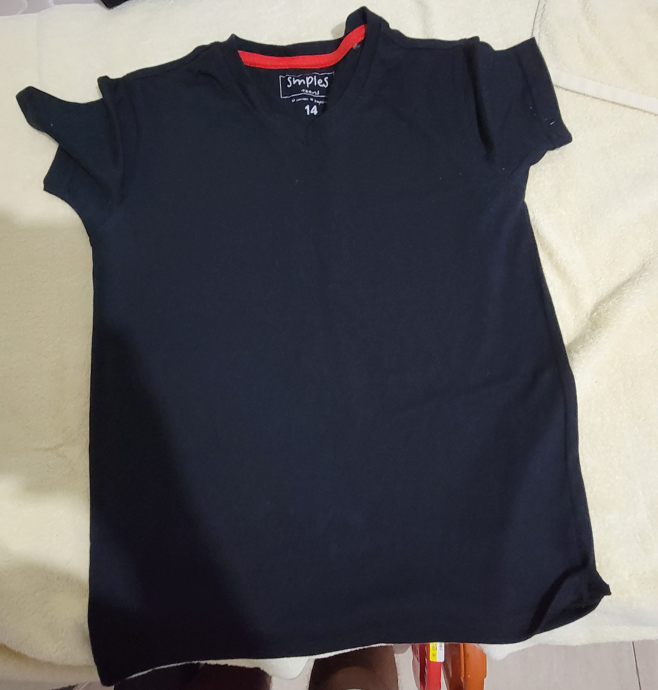 ropa y zapatos - Vendo ropa para niños 10,12,14 polos y pantalones 2