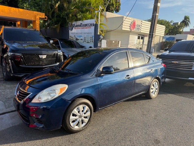 carros - Nissan Versa 2013
