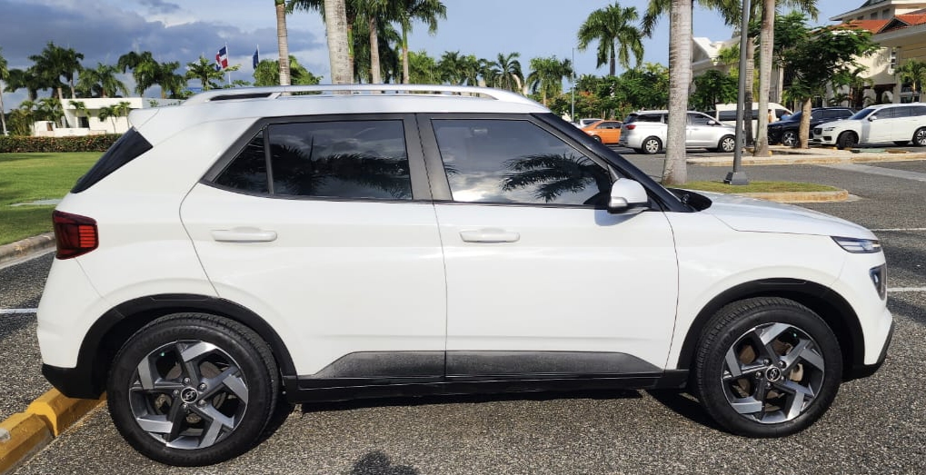 jeepetas y camionetas - Hyundai Venue 2020 – Excelente estado, full equipo
 1