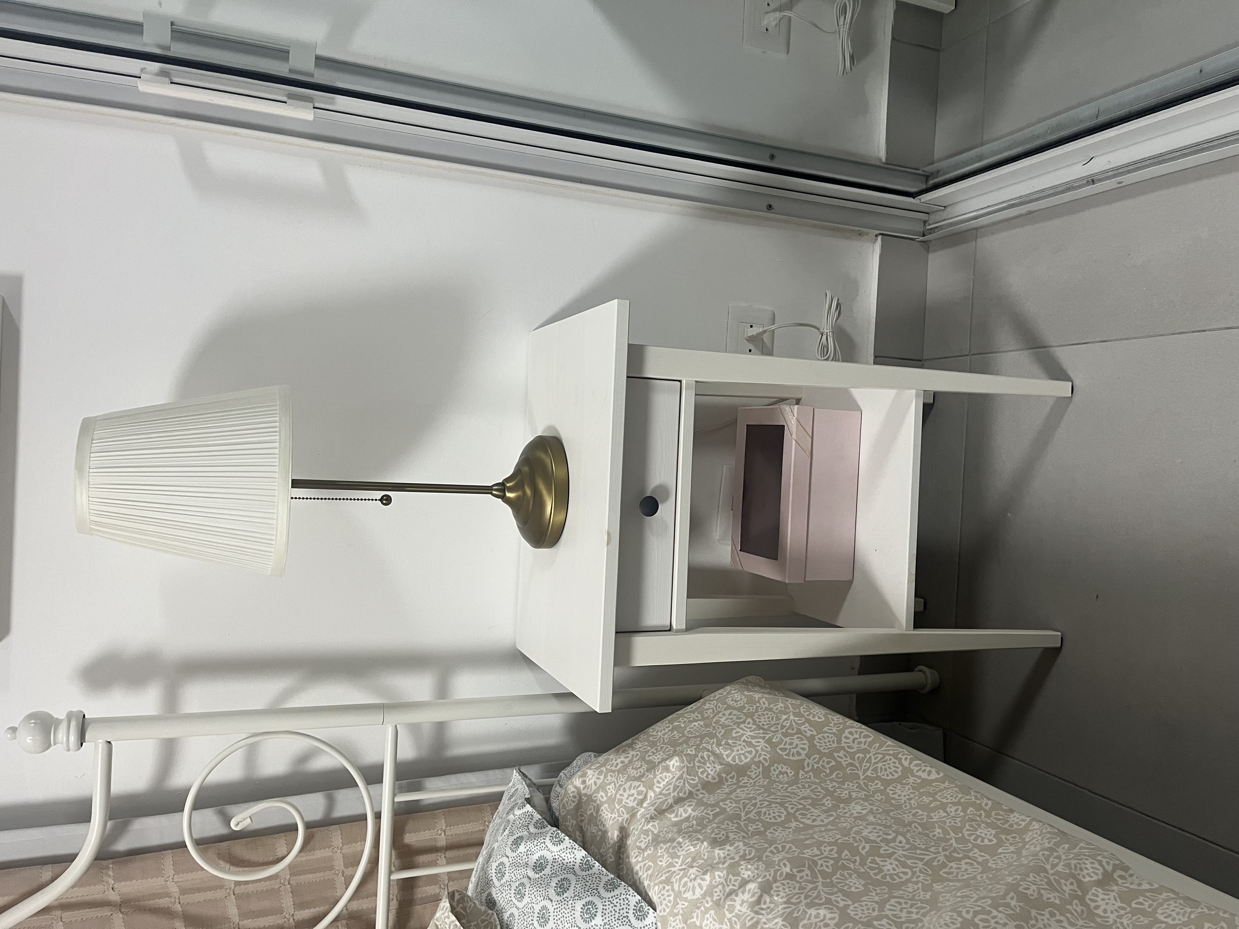 muebles y colchones - Vendo Cama Queen y Mesitas de Noche 2